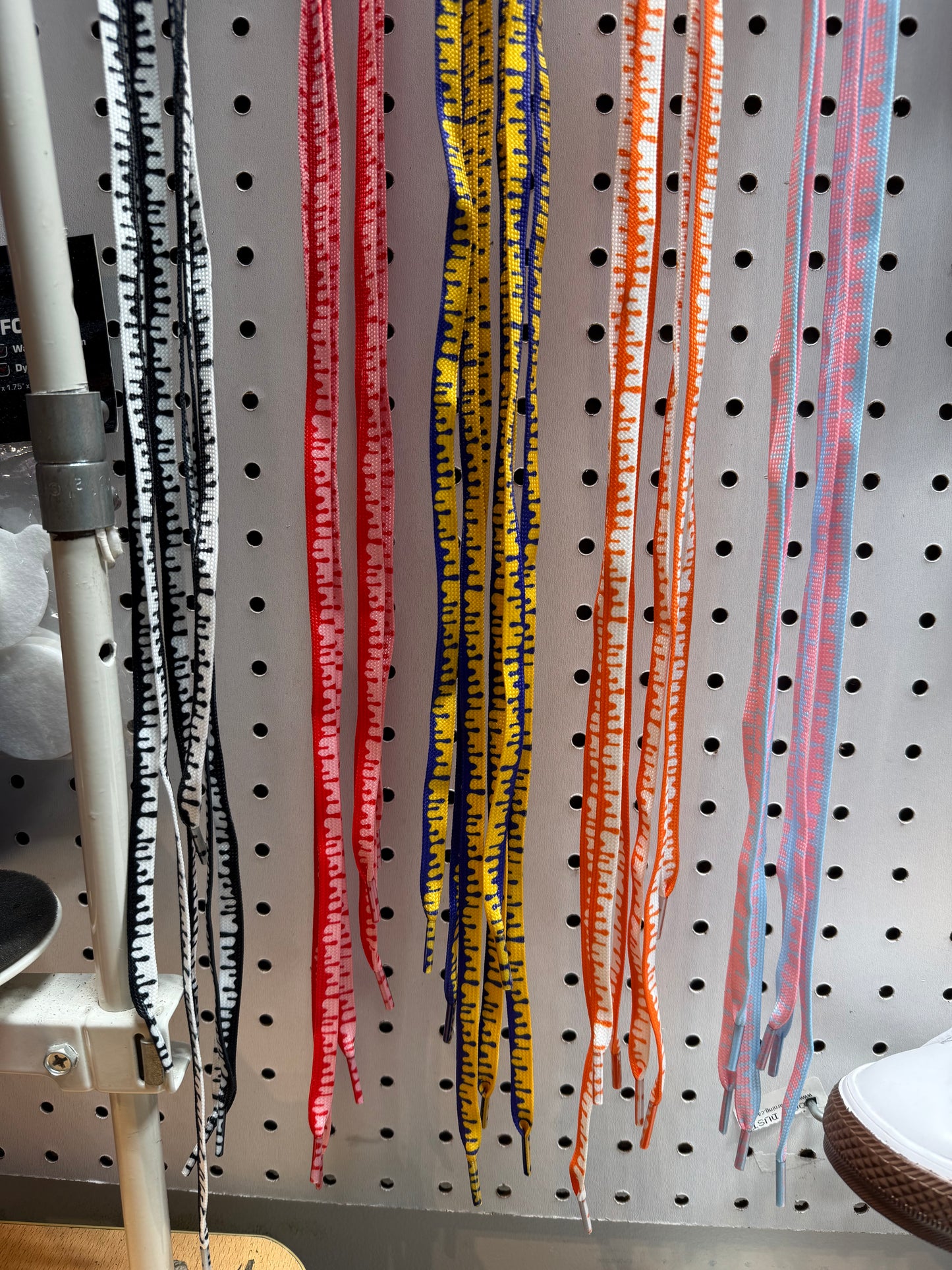 Shoelaces - Drip (colorful bg)